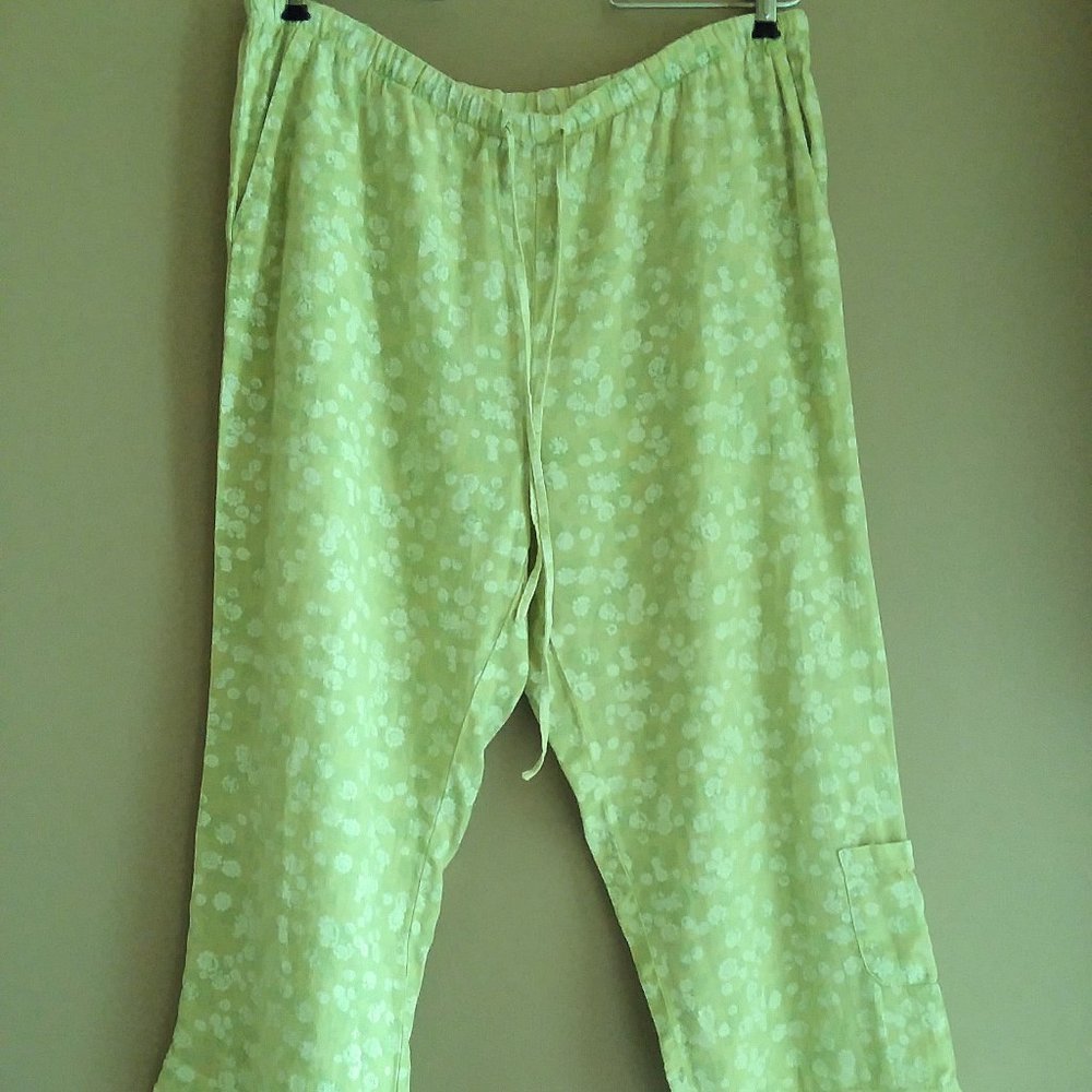 Focus Linen Drawstring Loose Capri Pants in Green with White Floral Print Medium